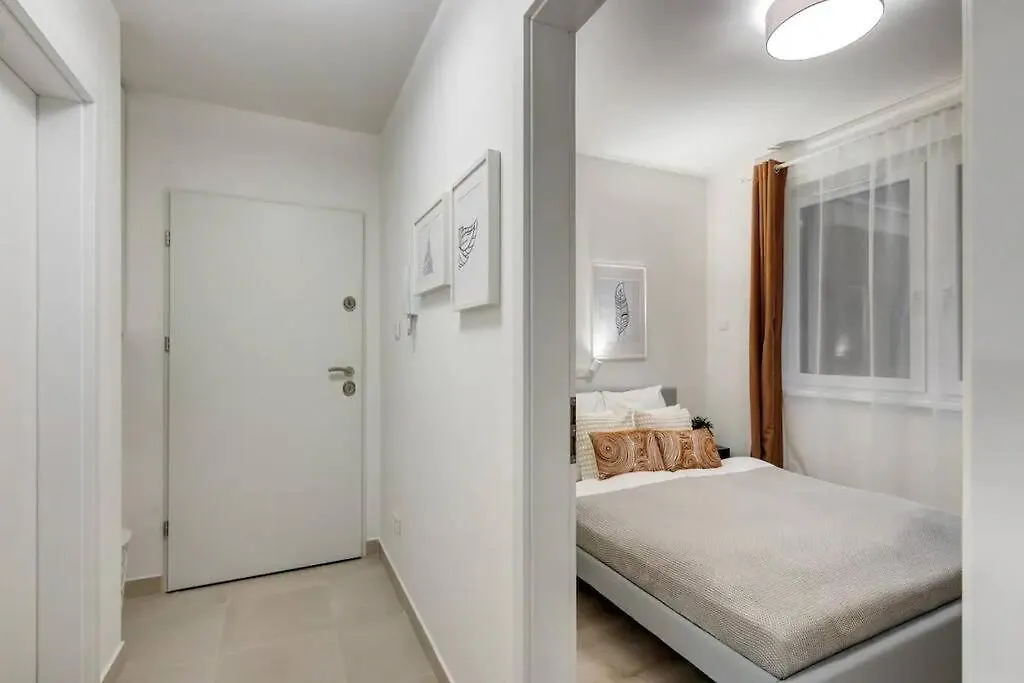 Terrace Vista-Modern 2Br Retreat Apartment Budapest Hungary