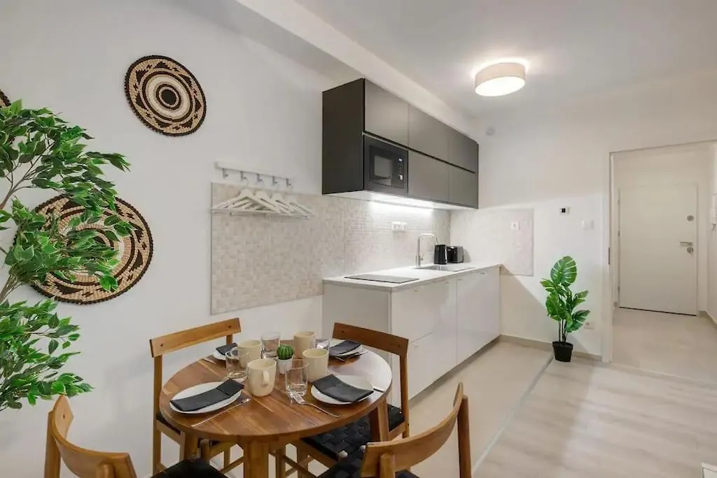 Terrace Vista-Modern 2Br Retreat Apartment Budapest