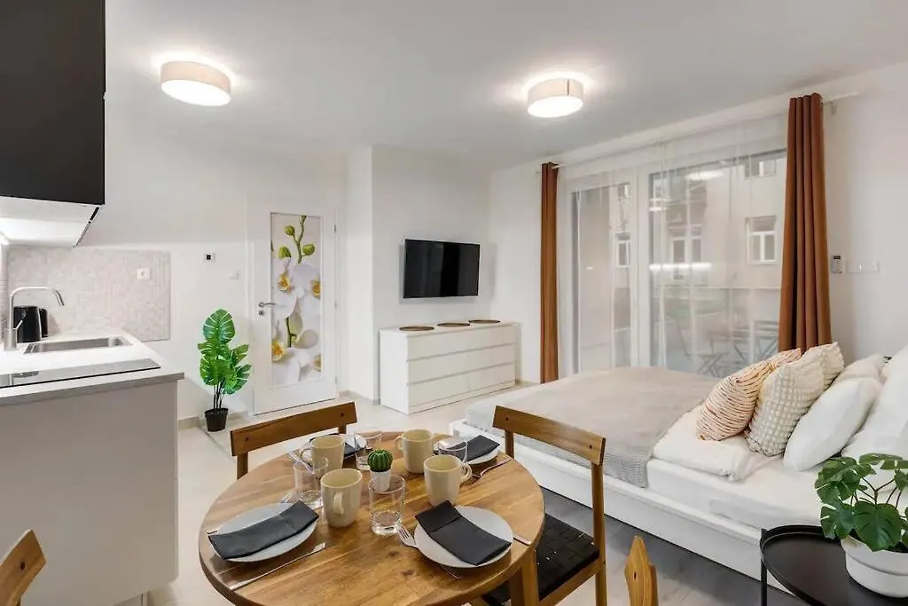 Terrace Vista-Modern 2Br Retreat Apartment Budapest